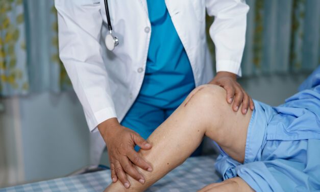 HSS Study Examines Total Knee Arthroplasty in Patients Under 21